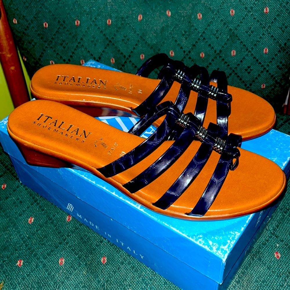 ITALIAN SHOE MAKERS SANDALS BRAND NEW CONDITION WITH BOX INCLUDED